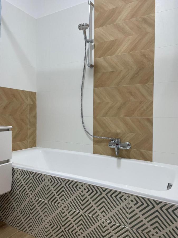 Neighbor Of Gellert Spa By Nw Budapest Extérieur photo