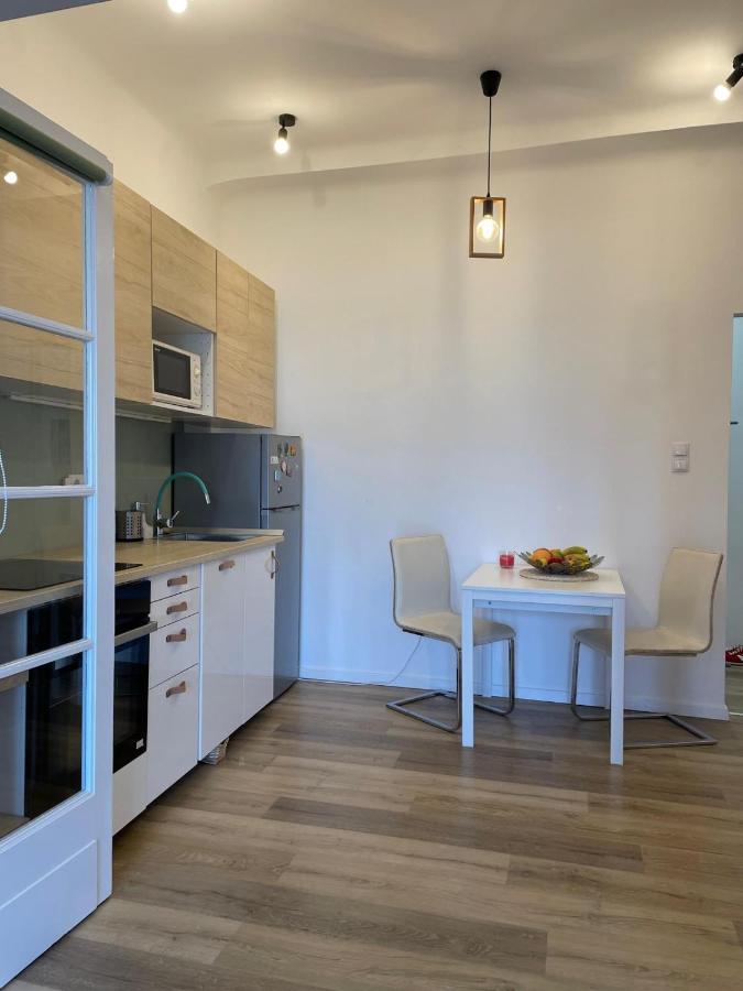 Neighbor Of Gellert Spa By Nw Budapest Extérieur photo