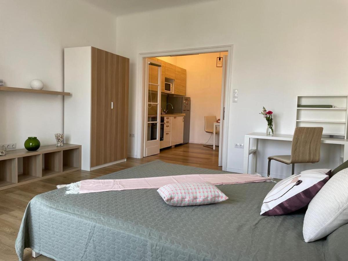 Neighbor Of Gellert Spa By Nw Budapest Extérieur photo