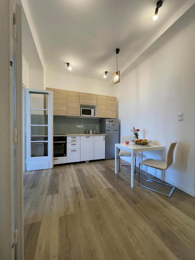 Neighbor Of Gellert Spa By Nw Budapest Extérieur photo